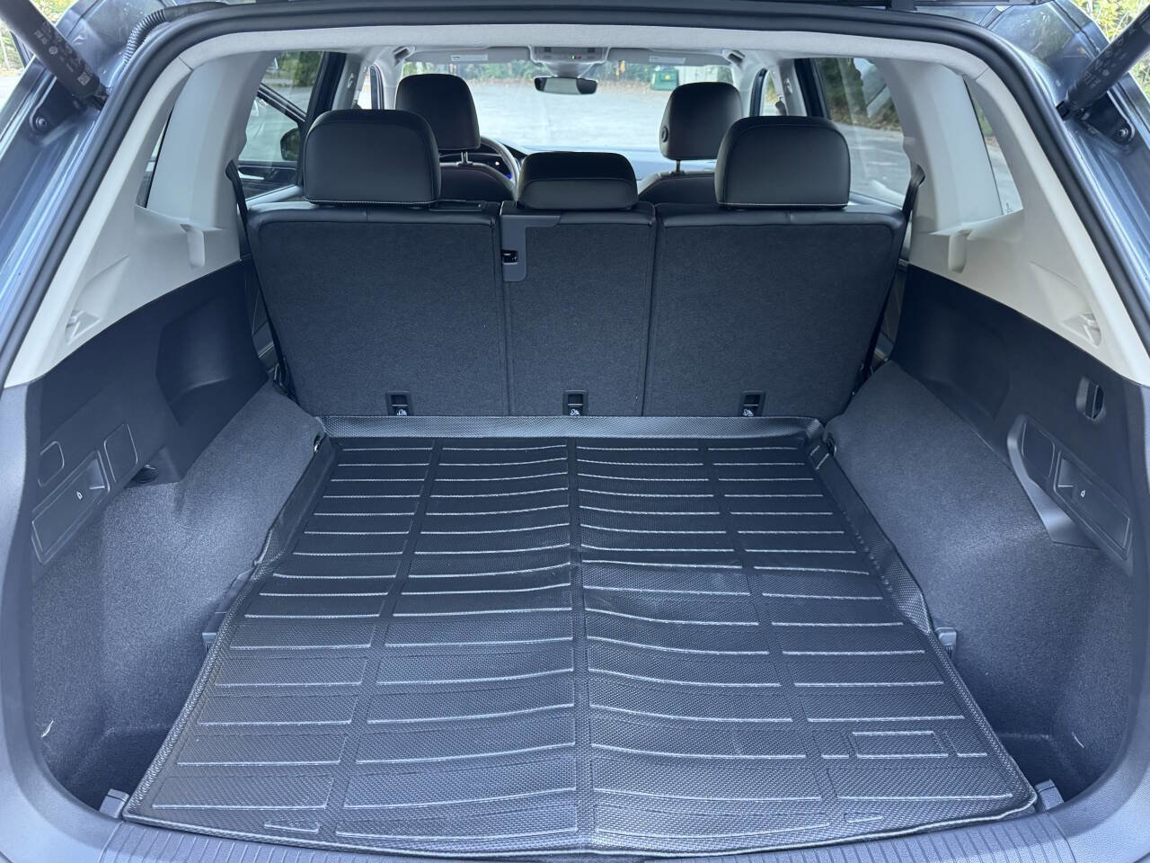 Used 2024 Volkswagen Tiguan SE image 16