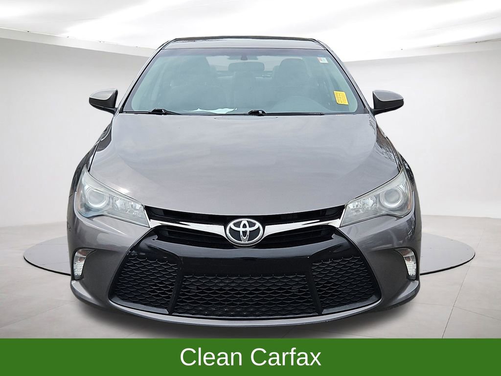 Used 2017 Toyota Camry SE image 2