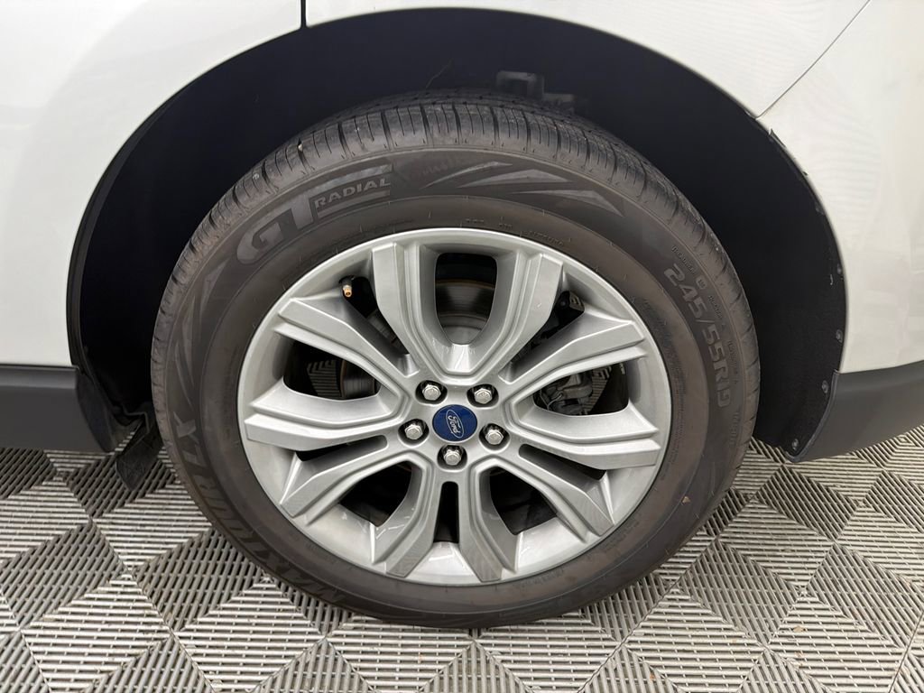Used 2019 Ford Edge Titanium image 22