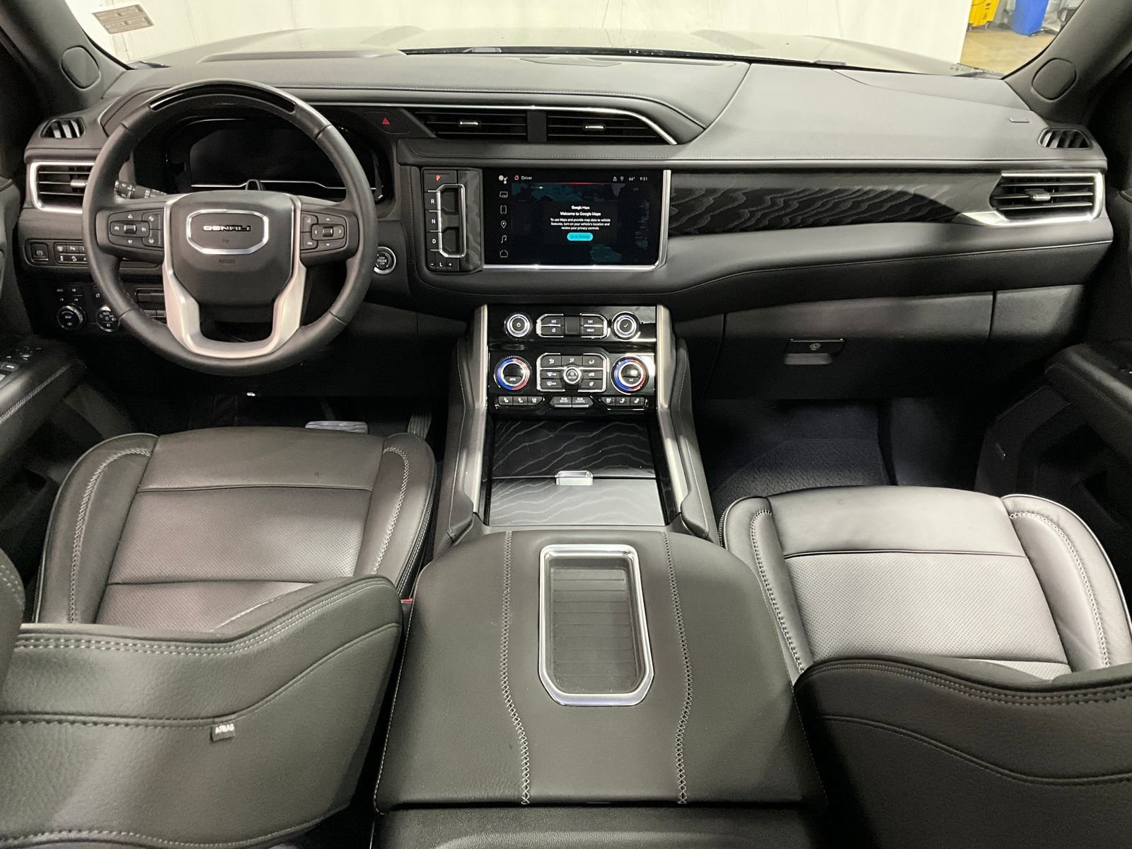 Used 2024 GMC Yukon XL Denali w/ Advanced Technology Package AWD/4WD image 15