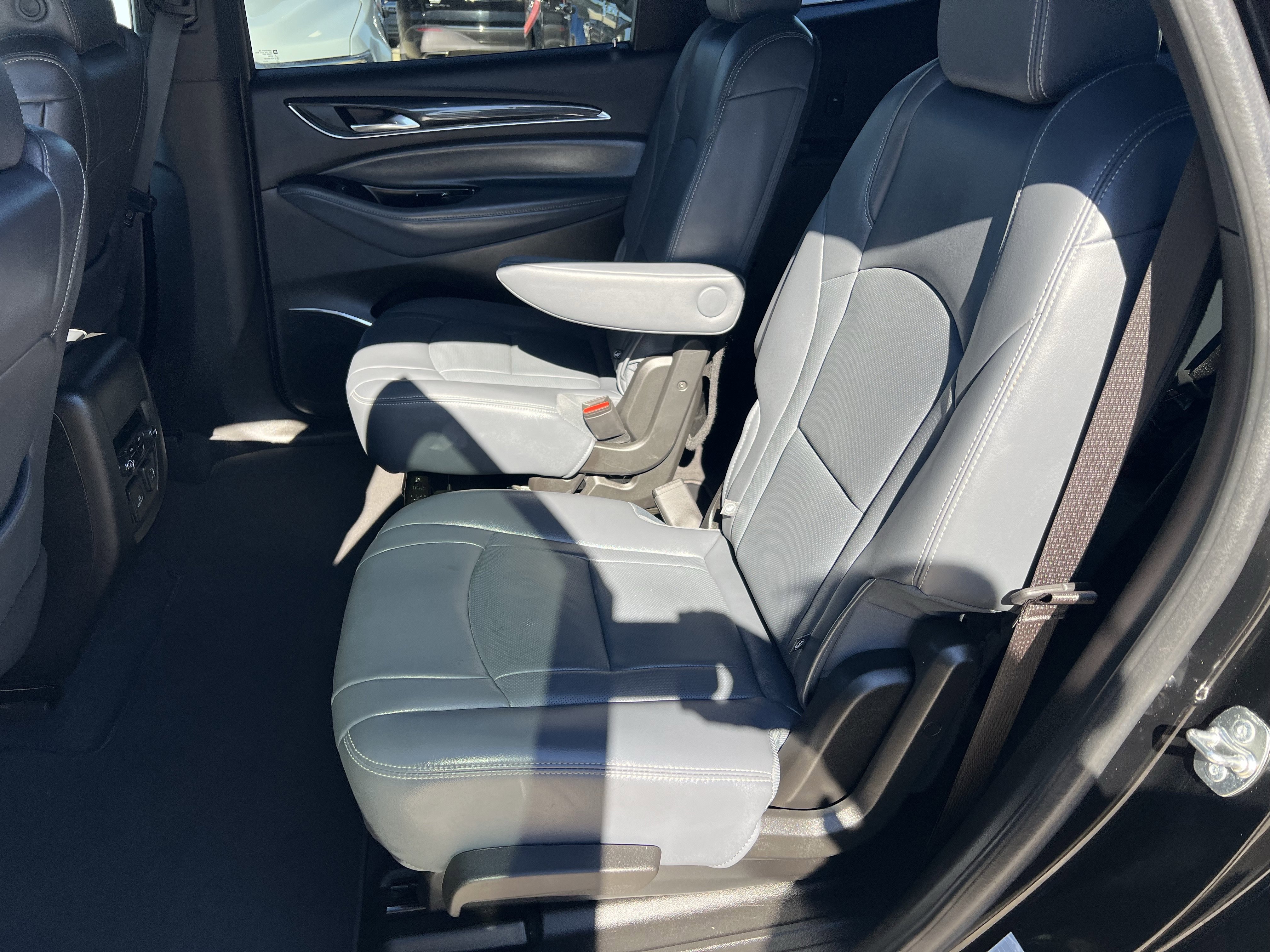 Used 2024 Buick Enclave Premium image 16