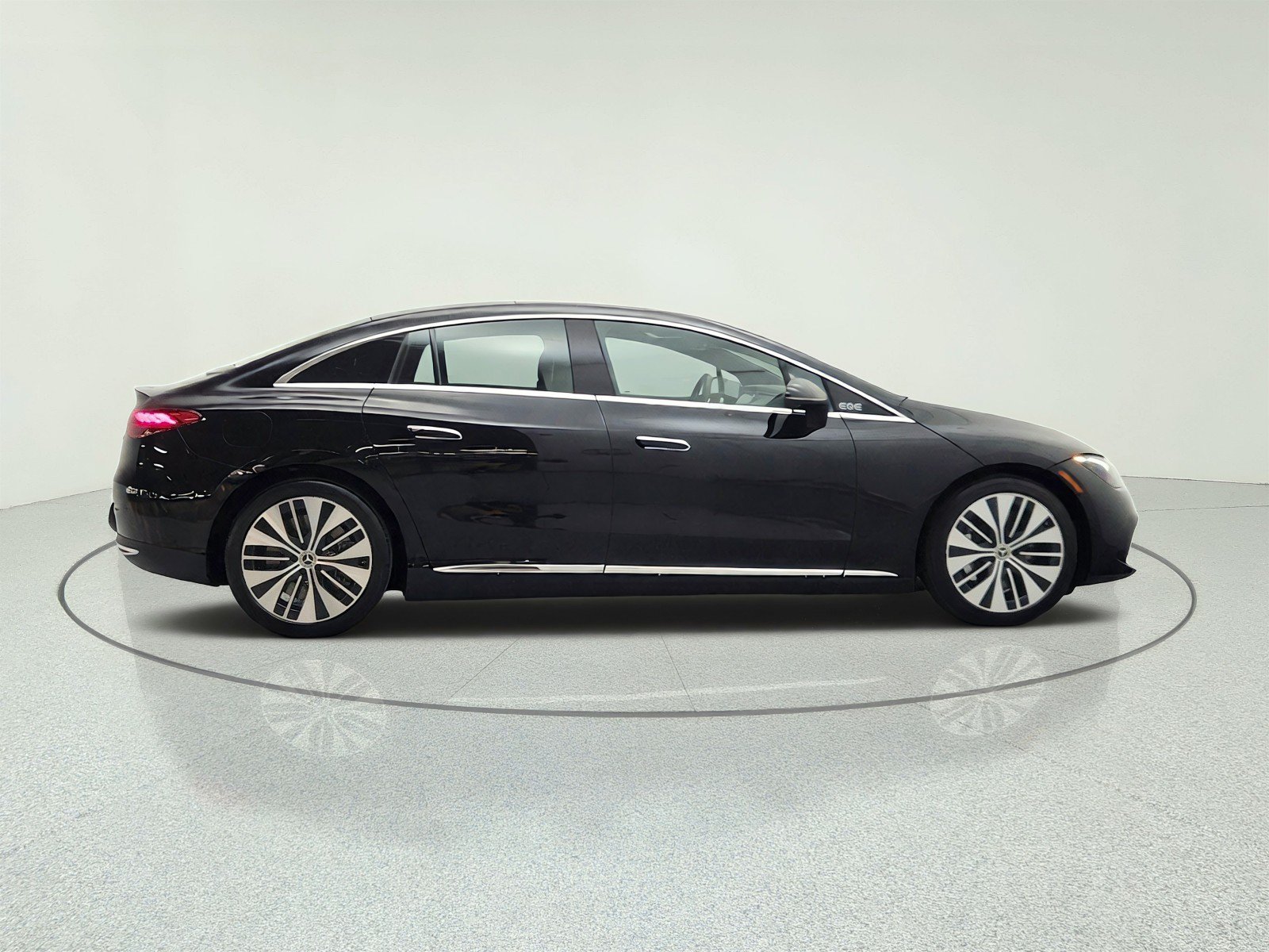 Used 2023 Mercedes-Benz EQE 350+ 4MATIC Sedan image 4