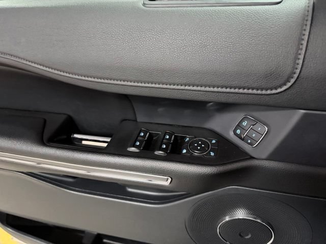 Used 2021 Ford Expedition XLT AWD/4WD image 32