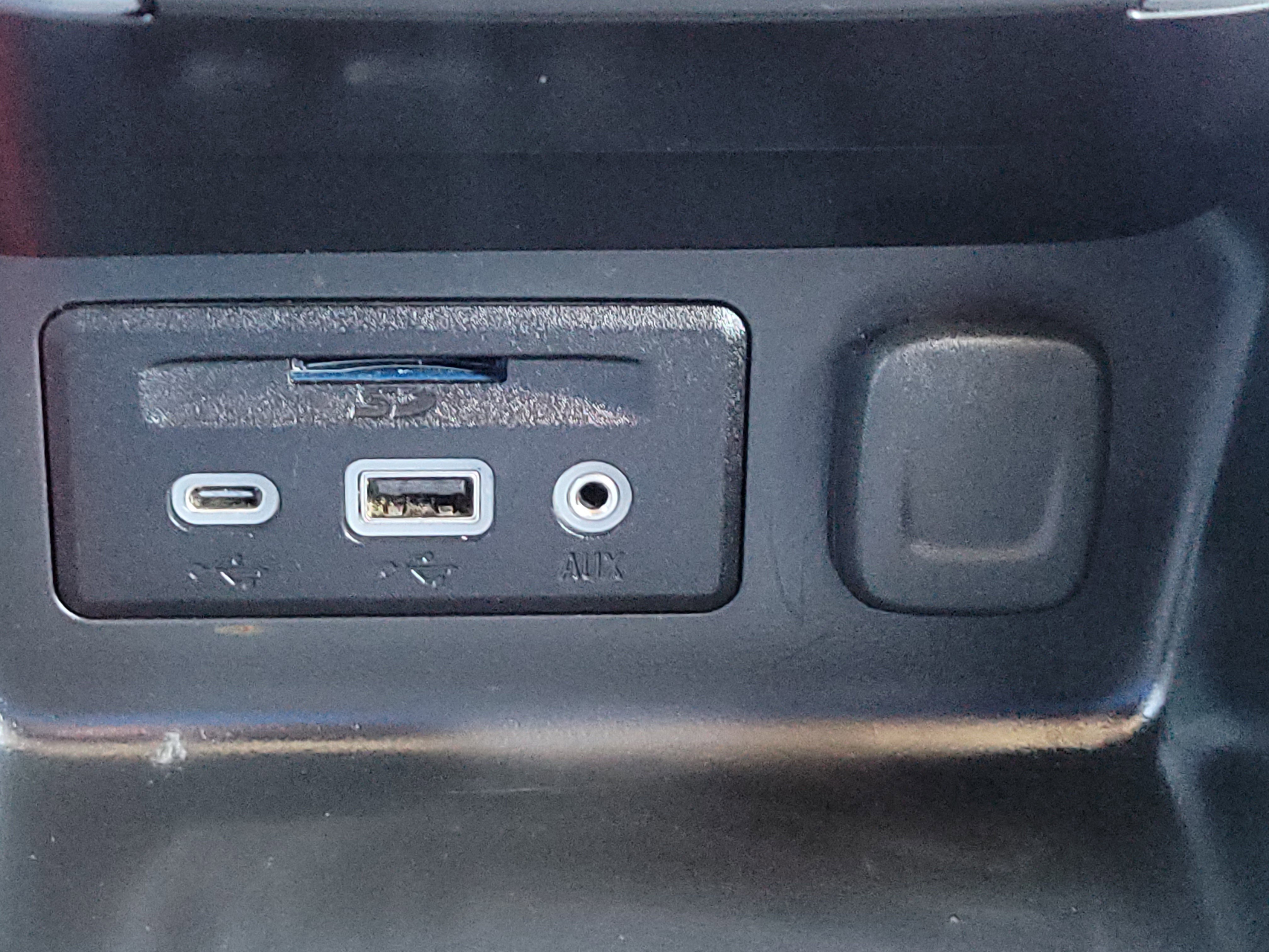 Used 2023 GMC Terrain SLT image 21