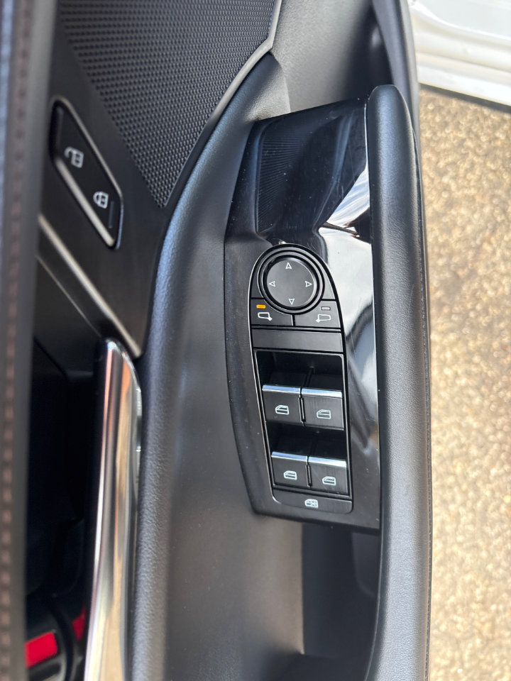 Used 2022 MAZDA MAZDA3 s image 18