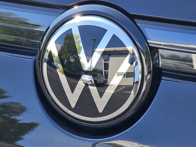Used 2025 Volkswagen Tiguan SE R-Line AWD/4WD image 34