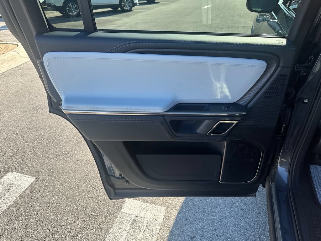 Used 2024 Rivian R1S Adventure AWD/4WD image 33