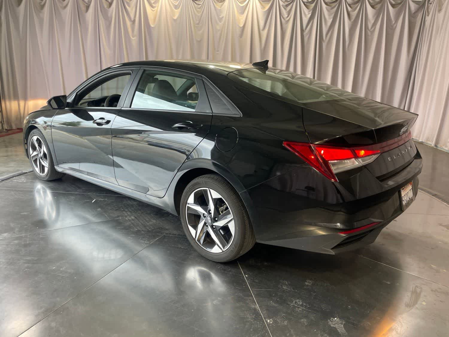 Used 2023 Hyundai Elantra SEL w/ Convenience Package FWD image 6