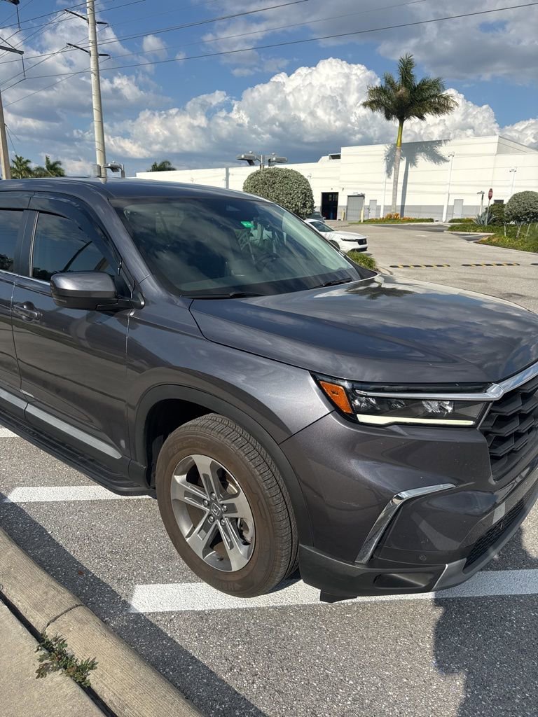 Certified 2025 Honda Pilot EX-L image 5