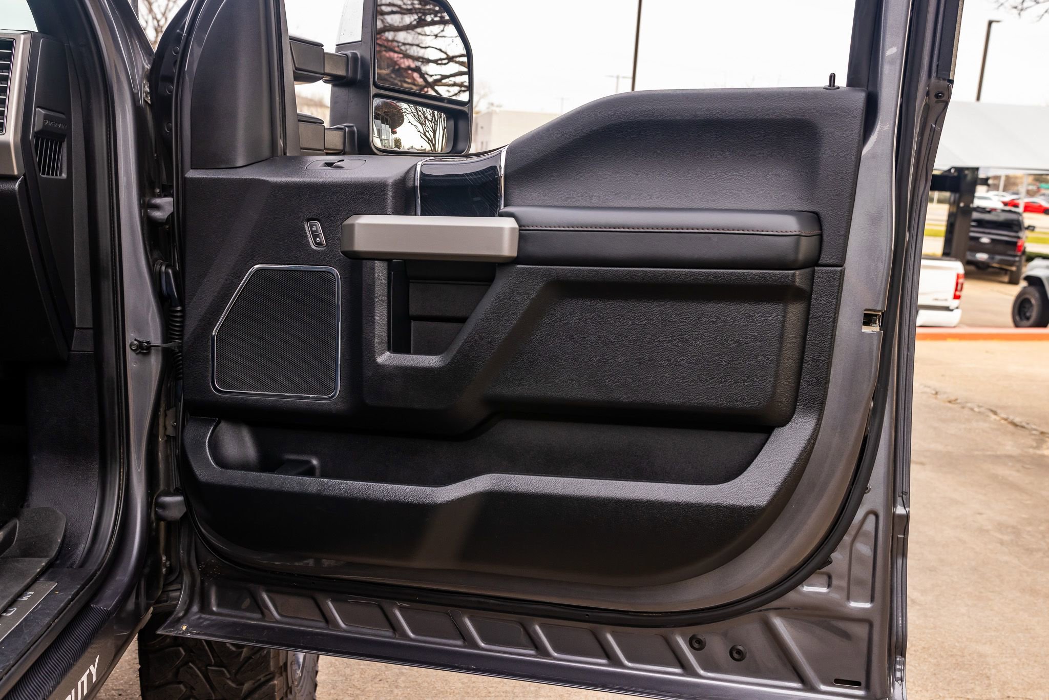 Used 2021 Ford F250 Platinum w/ FX4 Off-Road Package AWD/4WD image 33