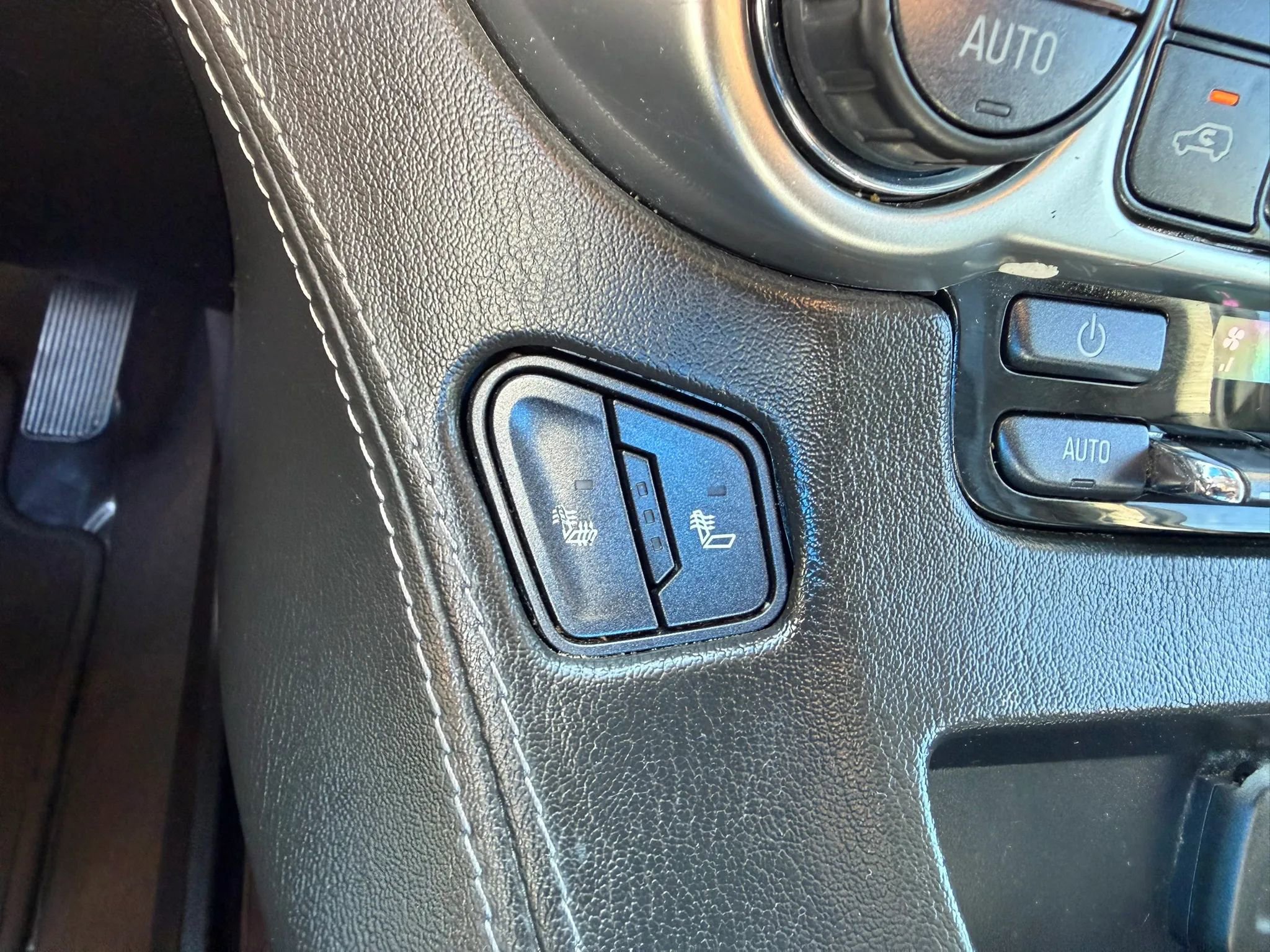 Used 2019 Chevrolet Suburban LT RWD image 26