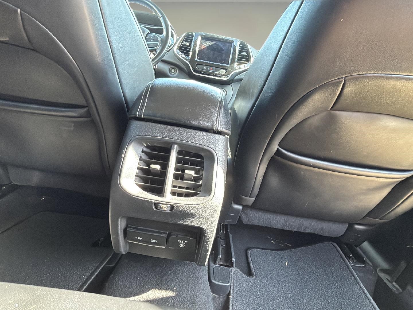 Used 2020 Jeep Cherokee Limited image 17