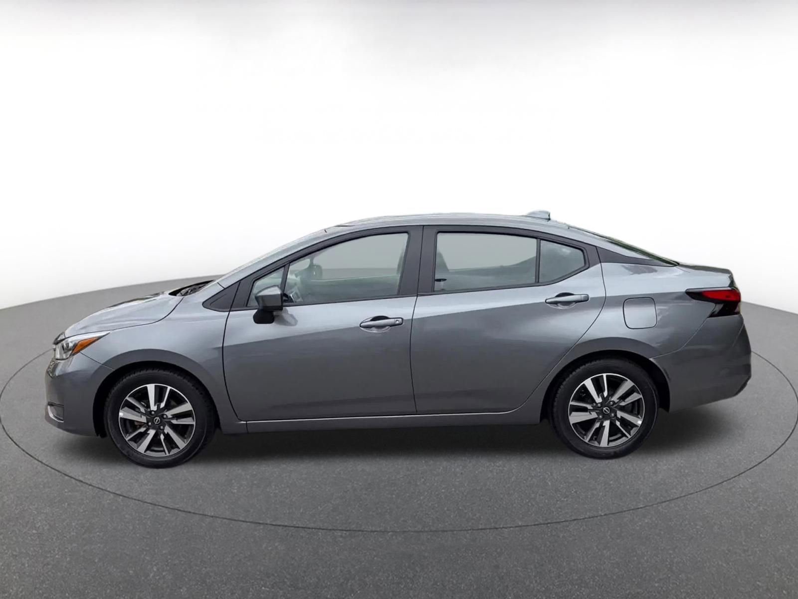 Used 2025 Nissan Versa SV FWD image 9