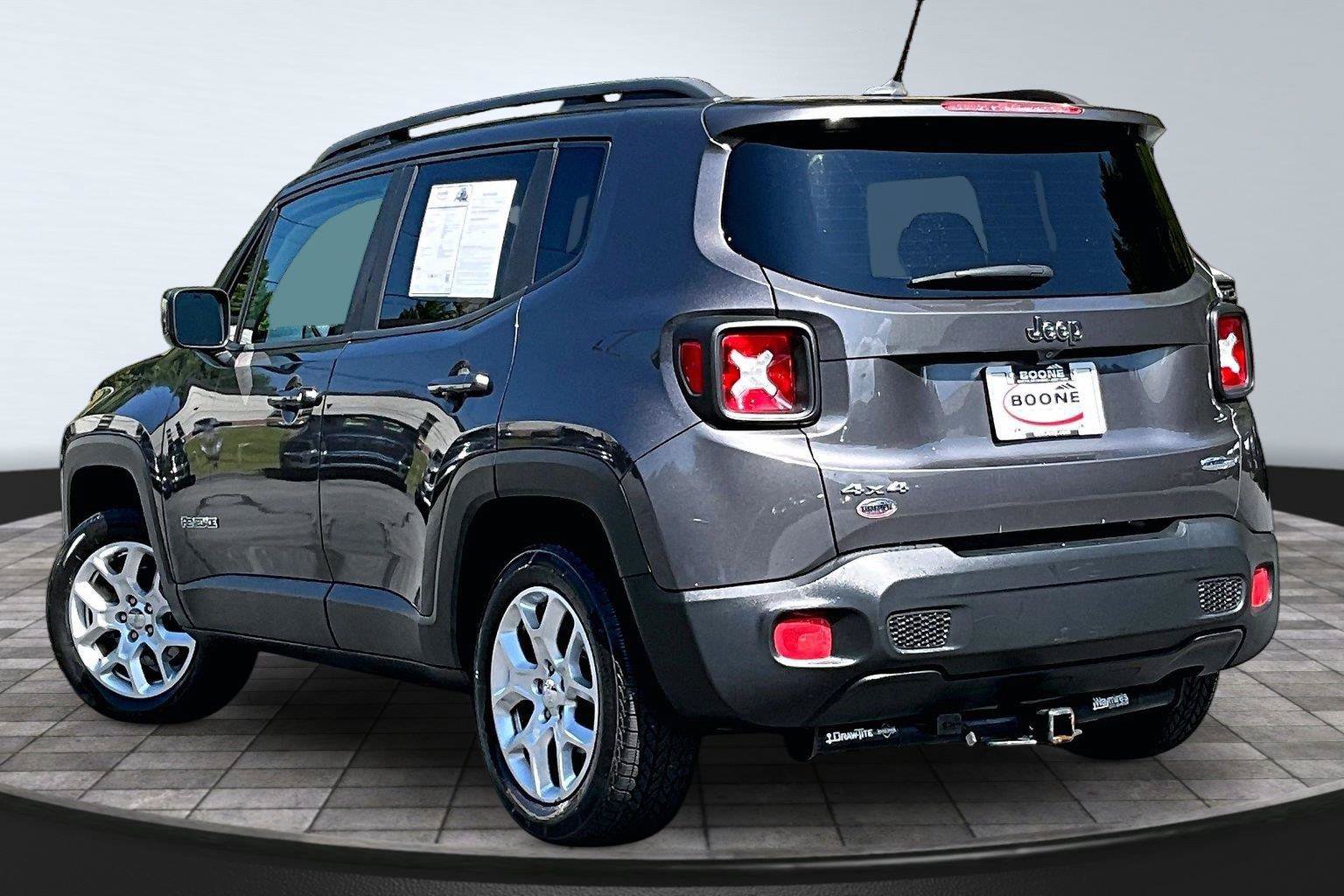 Used 2017 Jeep Renegade Latitude AWD/4WD image 4