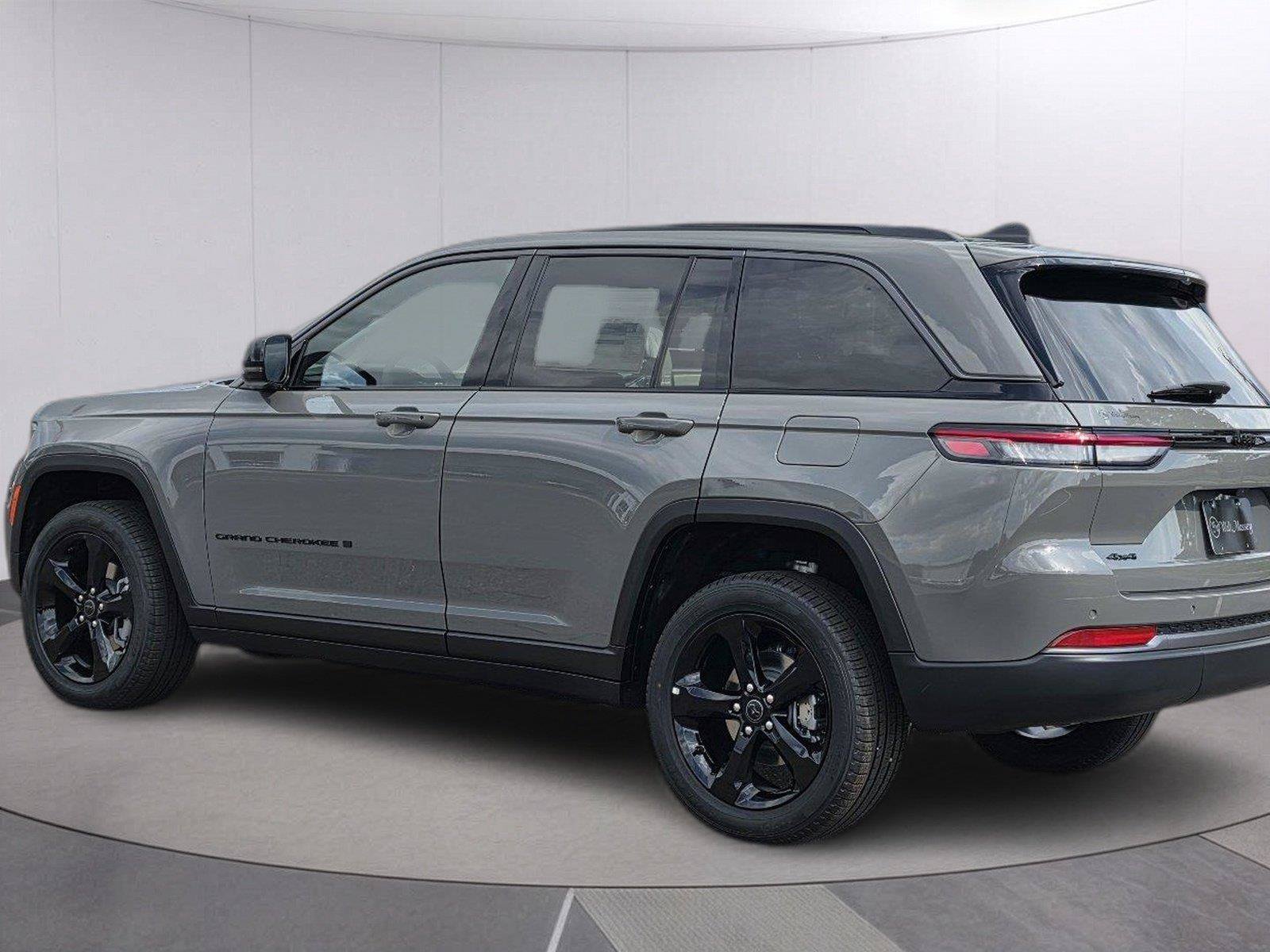 New 2027 Jeep Grand Cherokee Limited w/ Trailer Tow Package AWD/4WD image 7