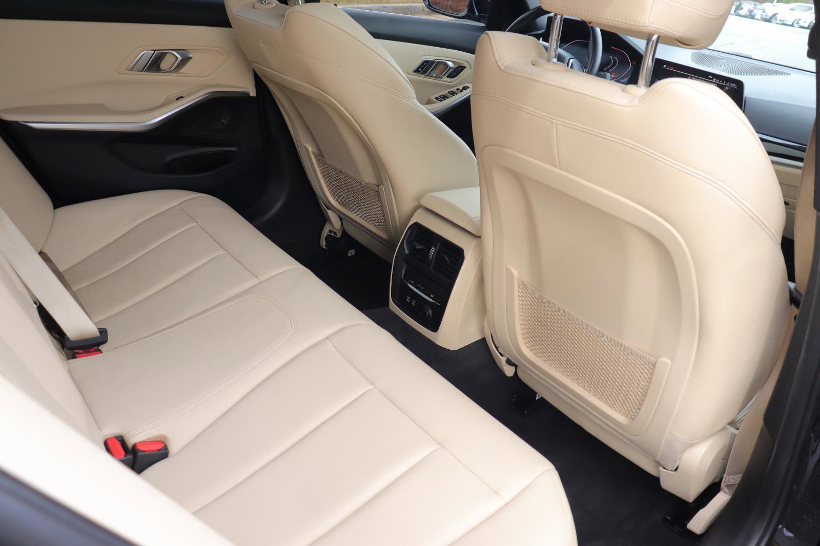 Used 2019 BMW 330i Sedan w/ Premium Package image 18