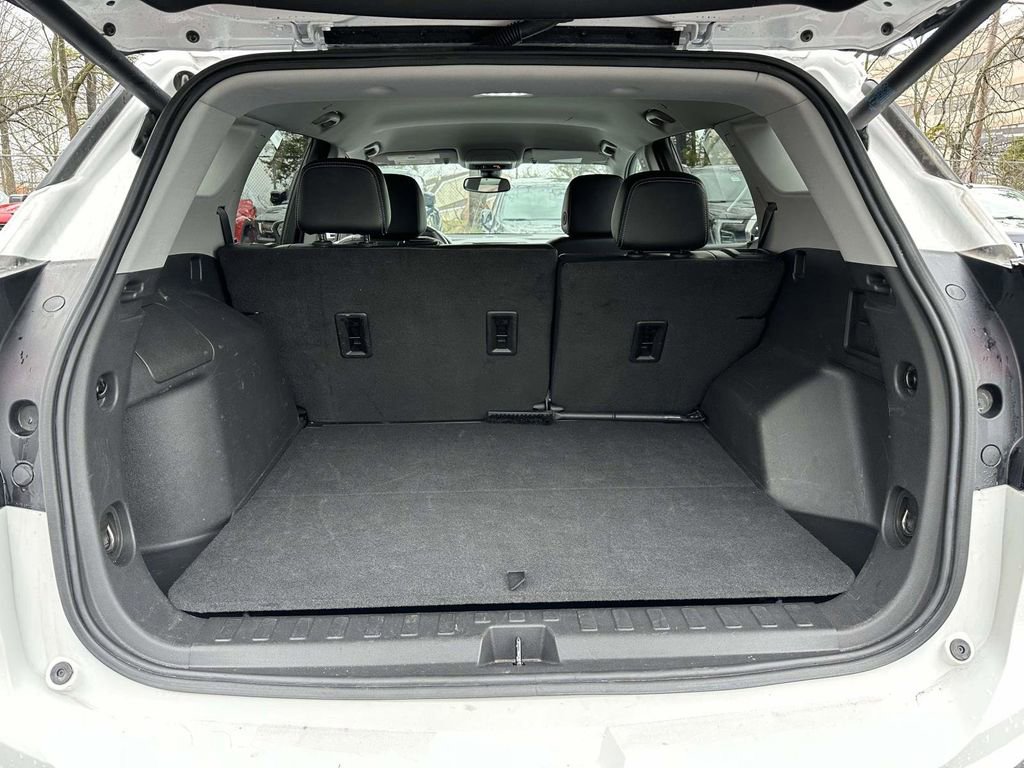 Used 2024 GMC Terrain SLT image 12