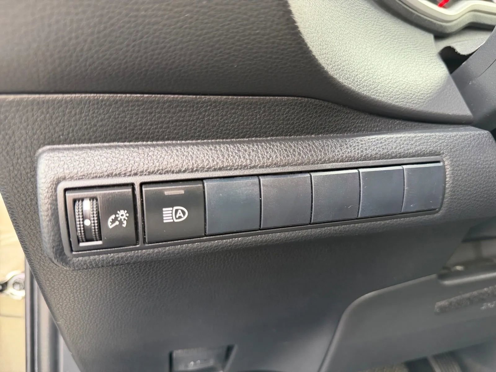 Used 2019 Toyota Corolla SE w/ Carpet Mat Package image 19