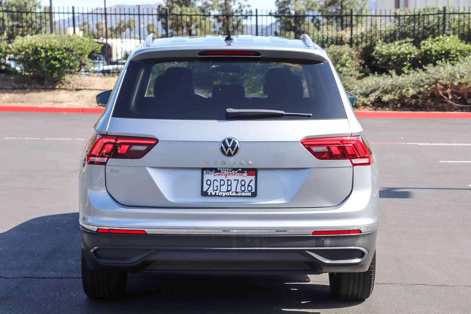 Used 2024 Volkswagen Tiguan SE FWD image 6