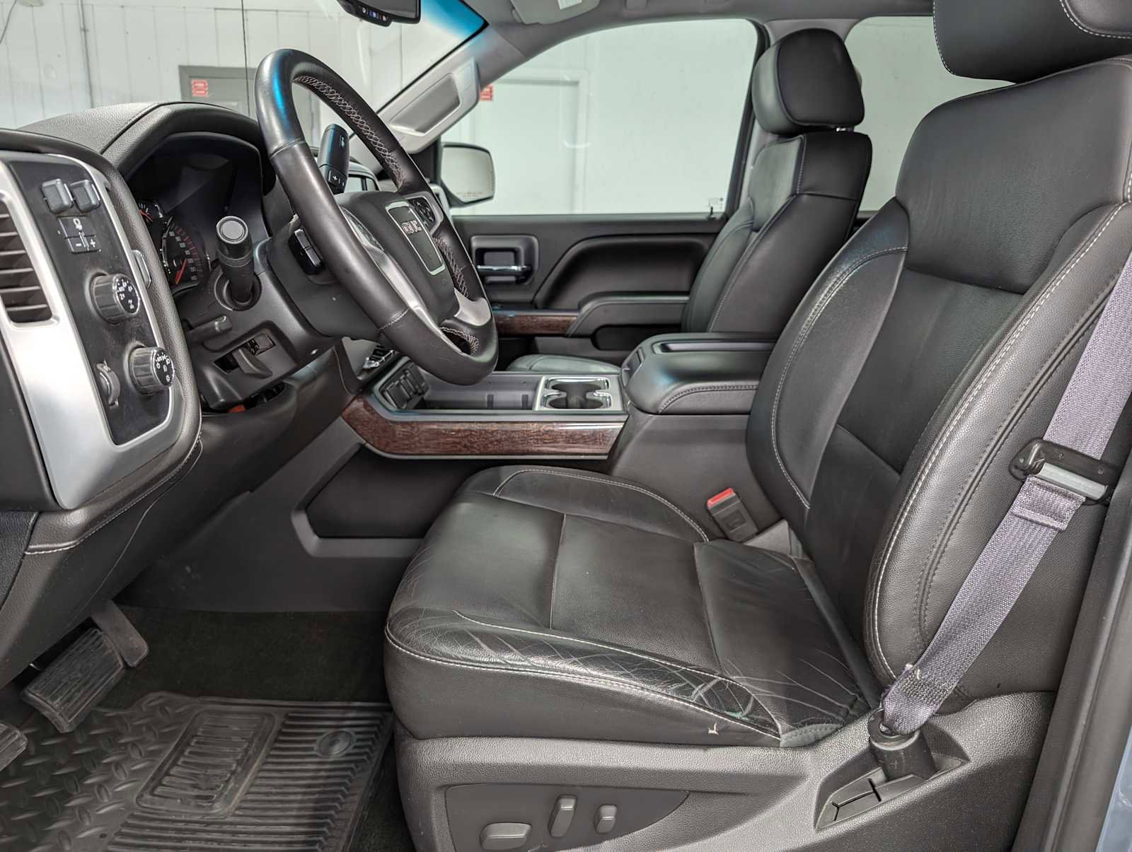 Used 2015 GMC Sierra 1500 SLT w/ SLT Preferred Package AWD/4WD image 4