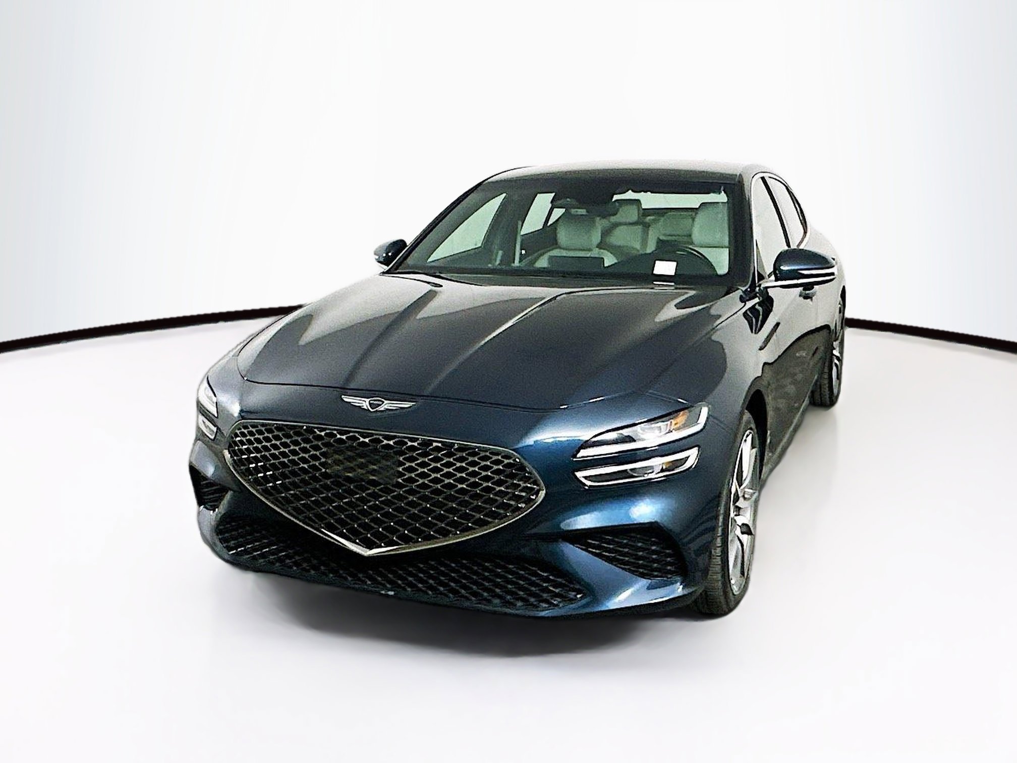 Used 2025 Genesis G70 2.5T image 3