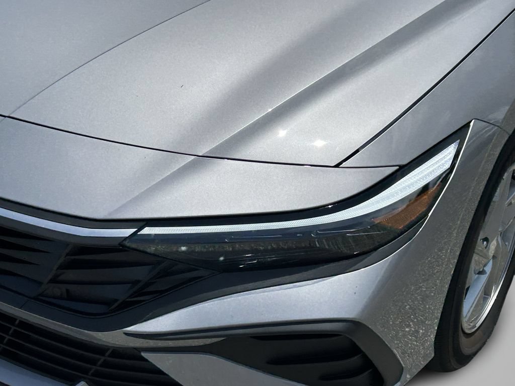 New 2025 Hyundai Elantra SE FWD image 30