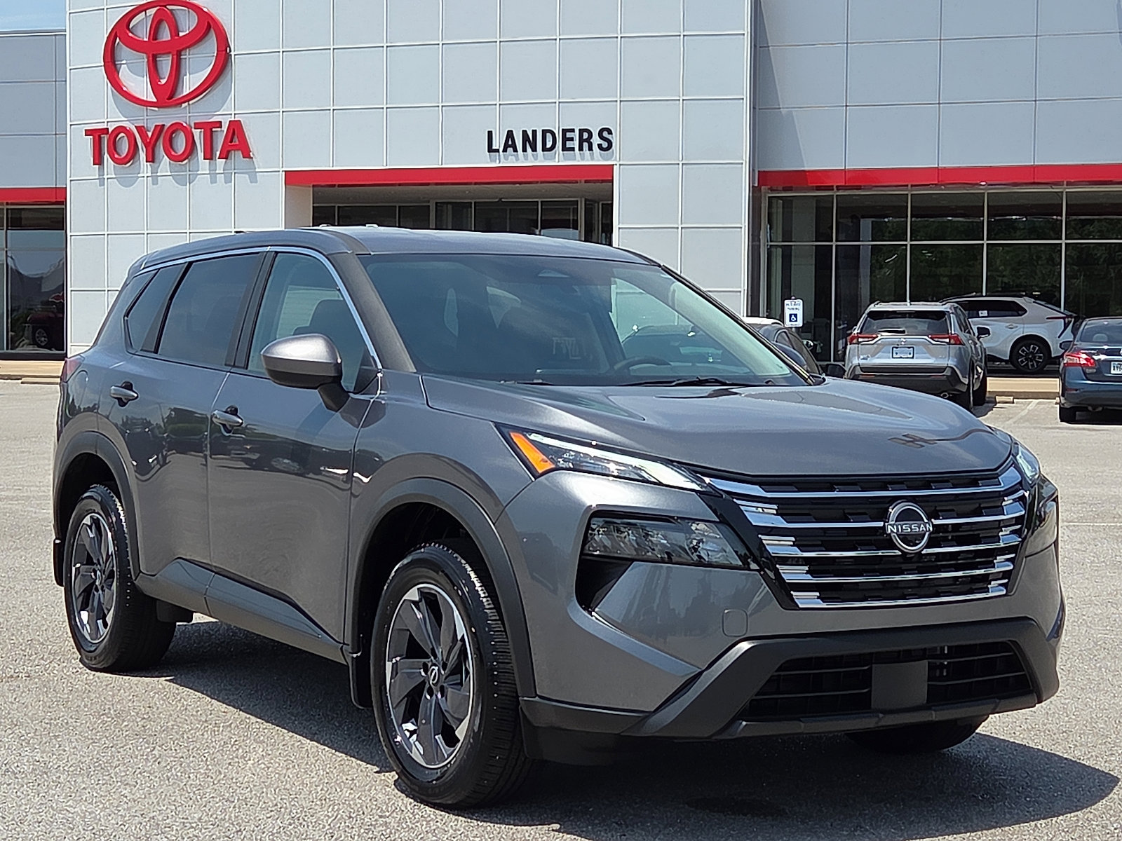 Used 2025 Nissan Rogue SV FWD image 1