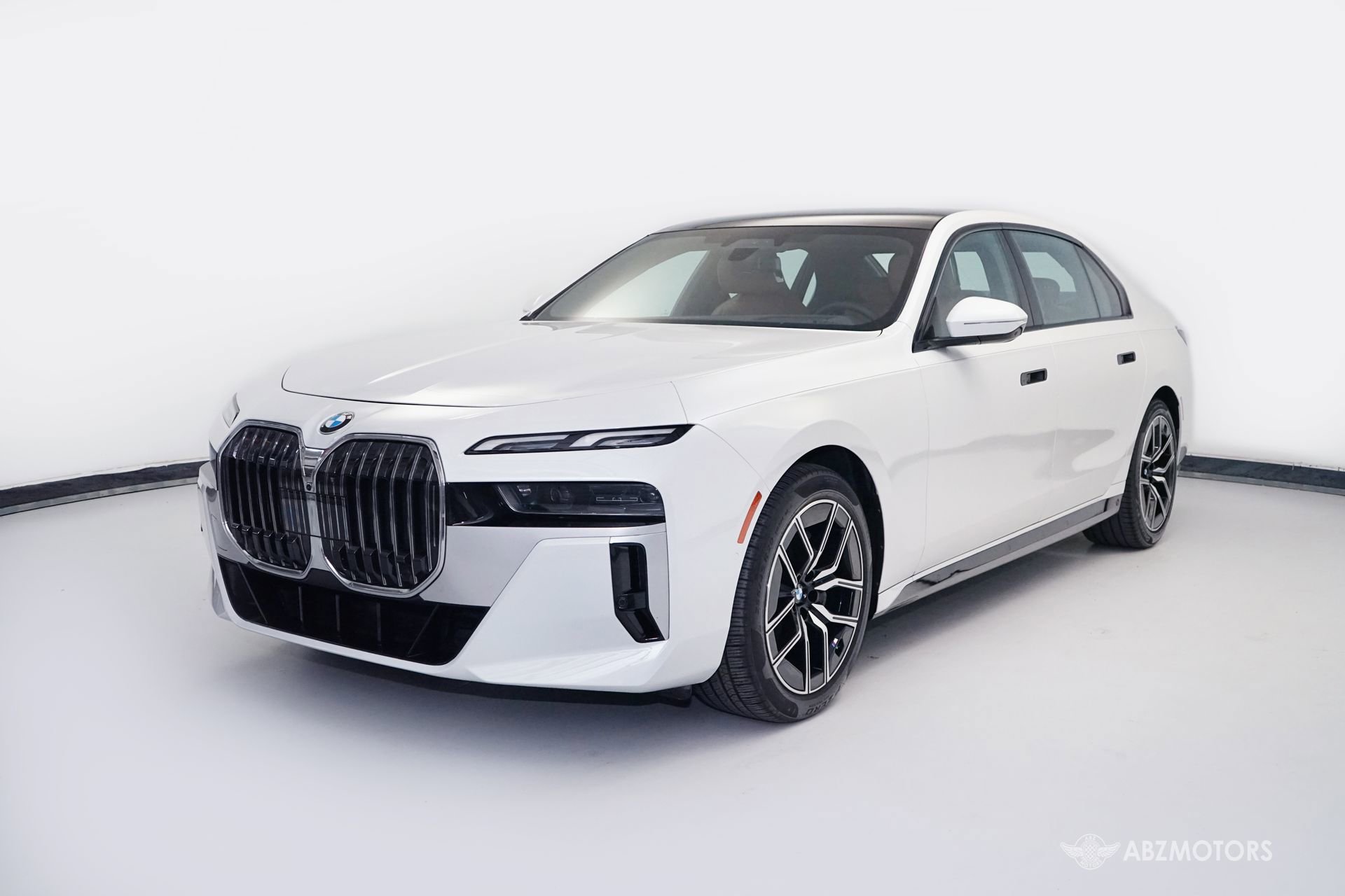 Used 2023 BMW 740i RWD image 2