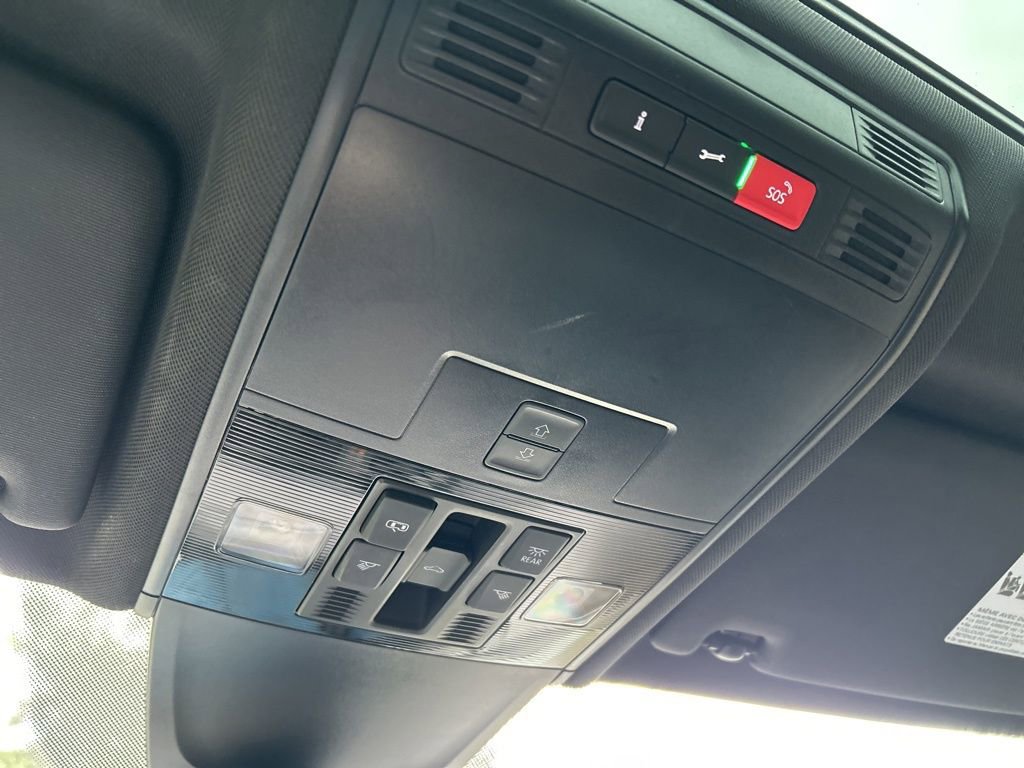 Used 2022 Volkswagen Tiguan SEL R-Line image 41