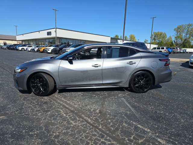 Used 2021 Nissan Maxima SR w/ Sport Mat Group FWD image 3