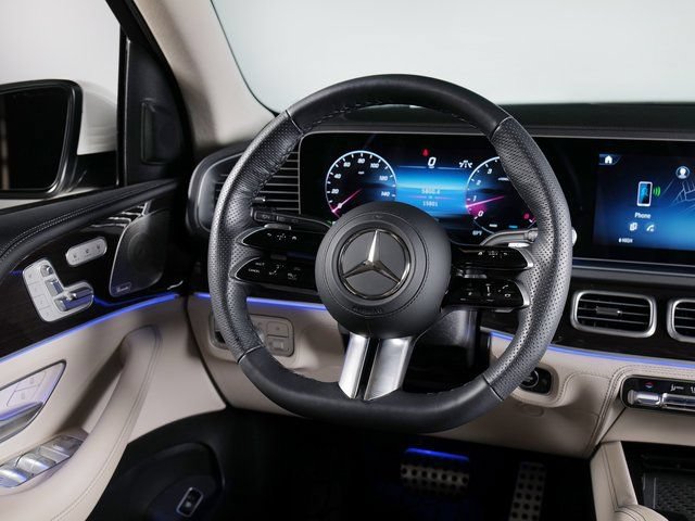 Used 2024 Mercedes-Benz GLS 580 4MATIC image 11