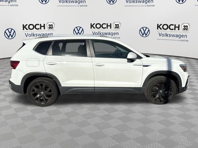 Used 2022 Volkswagen Taos SE w/ IQ.Drive SE Package image 8
