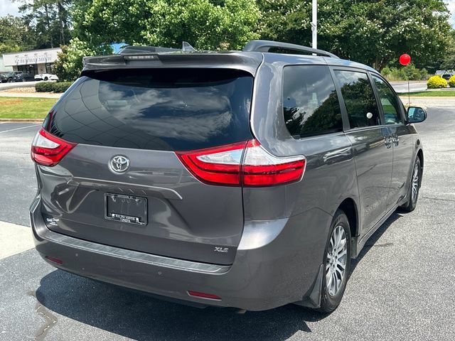 Used 2019 Toyota Sienna XLE w/ XLE Navigation Package FWD image 3