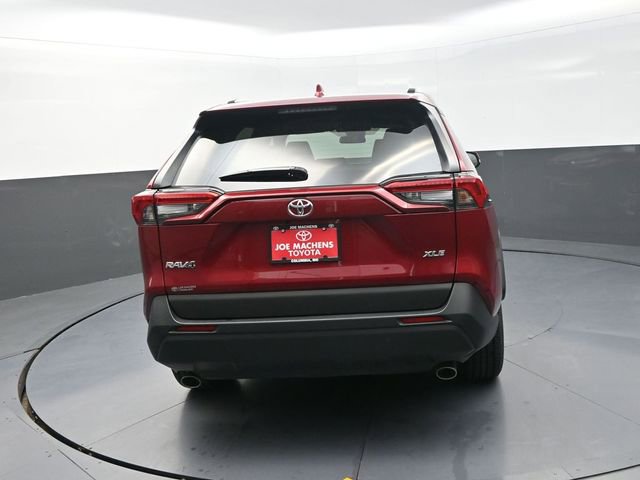 Used 2025 Toyota RAV4 XLE image 7