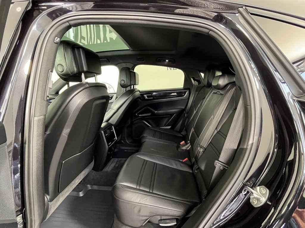 Used 2020 Porsche Cayenne S image 22