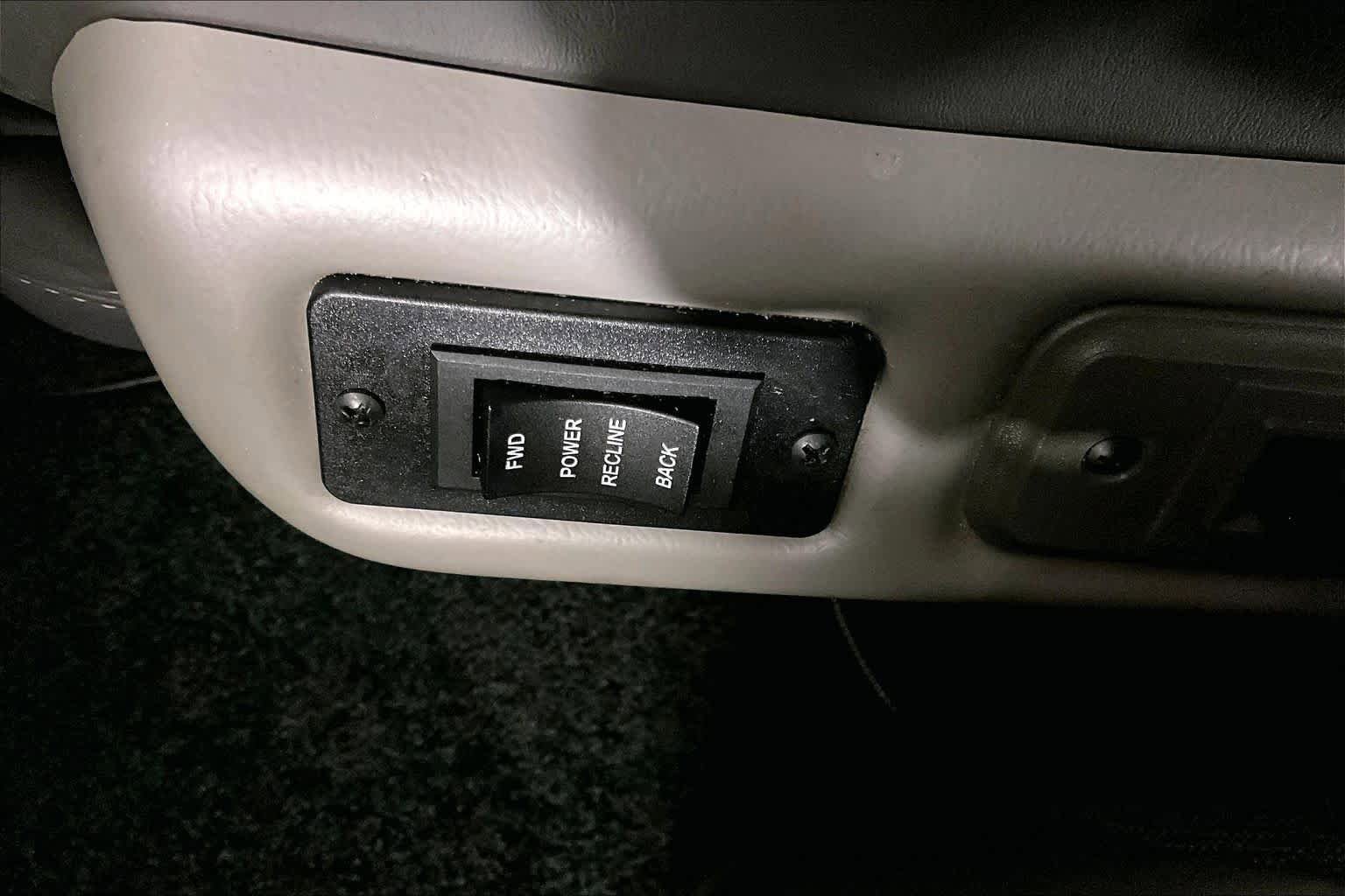 Used 2021 Chevrolet Express 2500 LS w/ Enhanced Convenience Package image 32