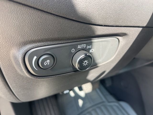 Used 2022 Chevrolet Equinox LS w/ Driver Confidence II Package image 15