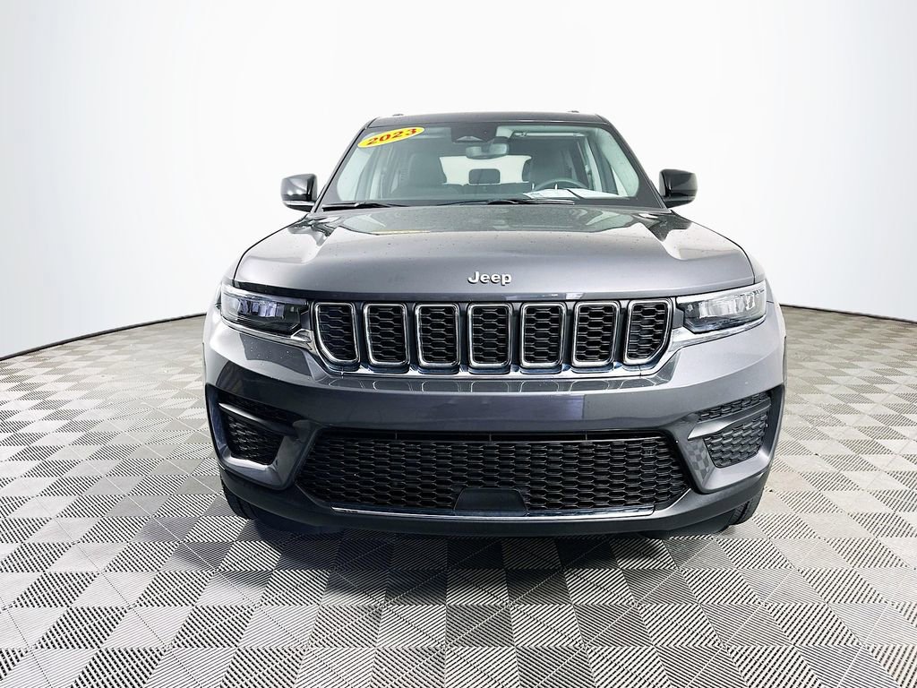 Certified 2023 Jeep Grand Cherokee Laredo image 4
