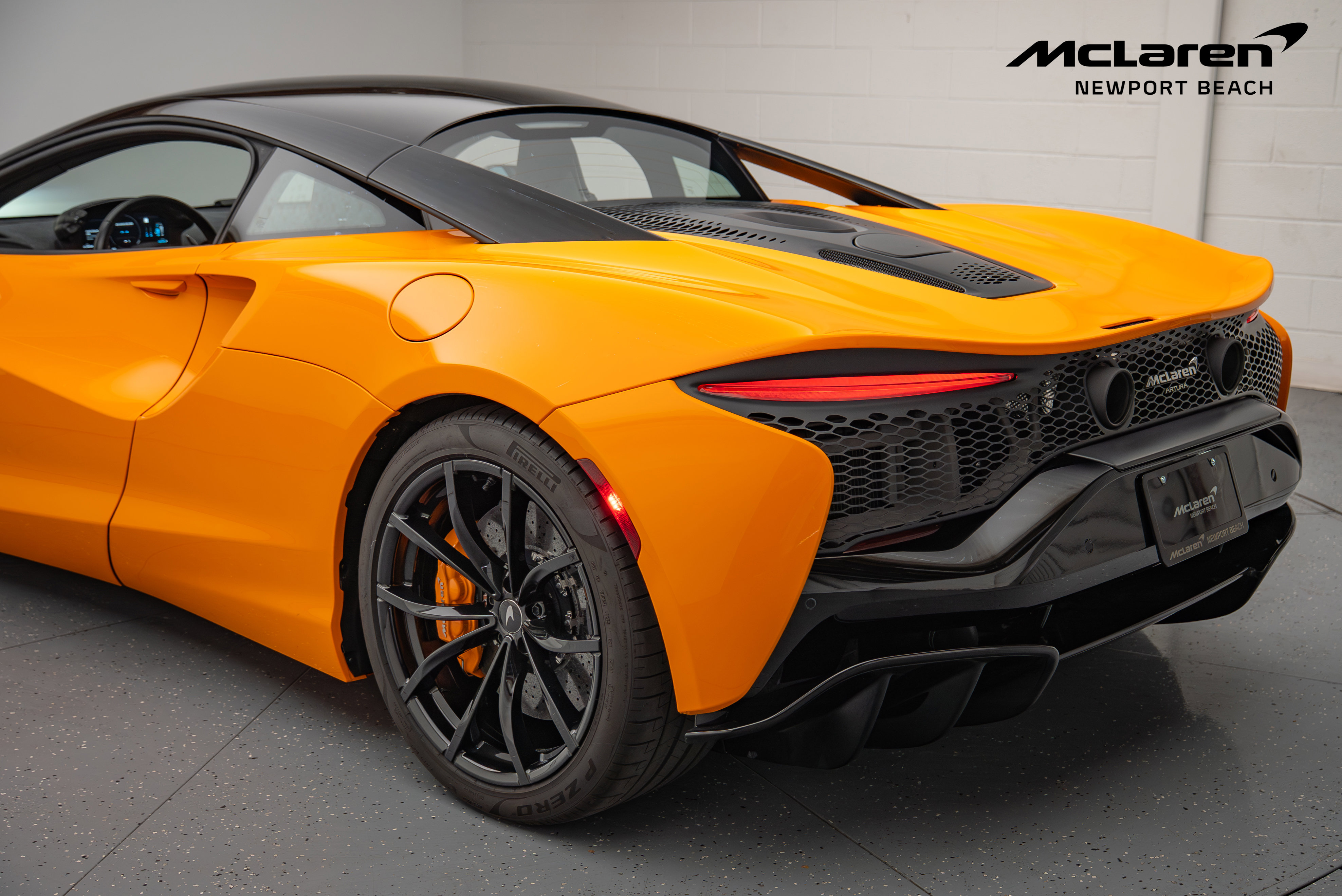 Used 2023 McLaren Artura image 14