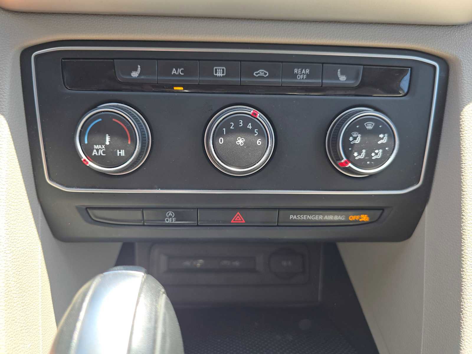 Used 2023 Volkswagen Atlas SE image 29