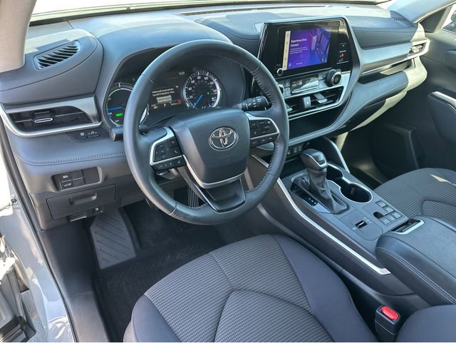 Used 2024 Toyota Highlander LE FWD image 15