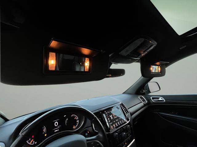 Used 2020 Jeep Grand Cherokee Altitude image 25