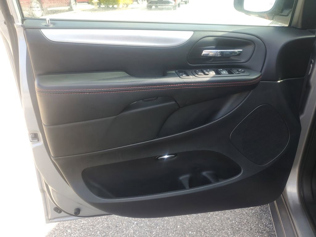 Used 2018 Dodge Grand Caravan GT image 26