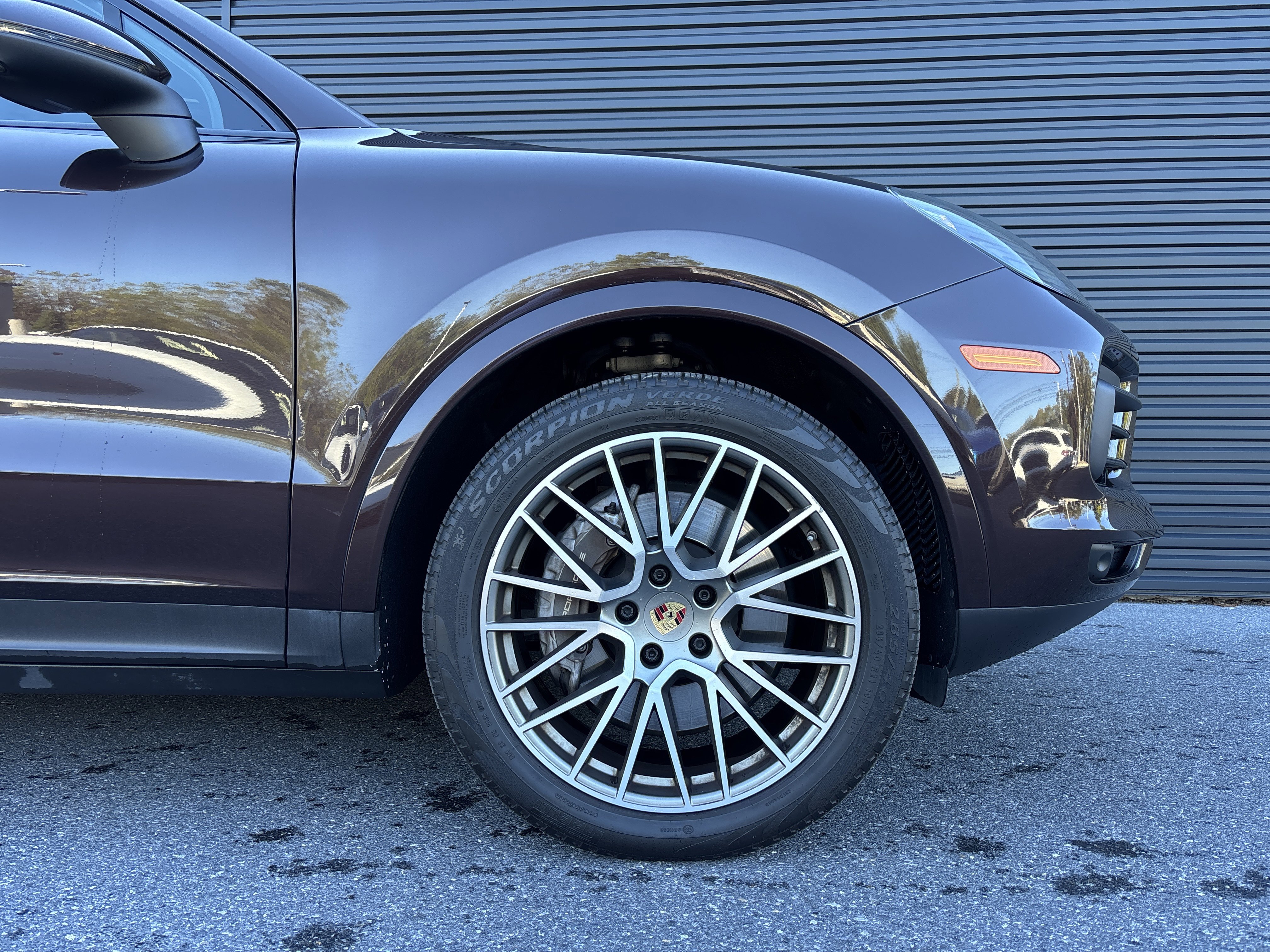 Certified 2022 Porsche Cayenne Platinum Edition image 9