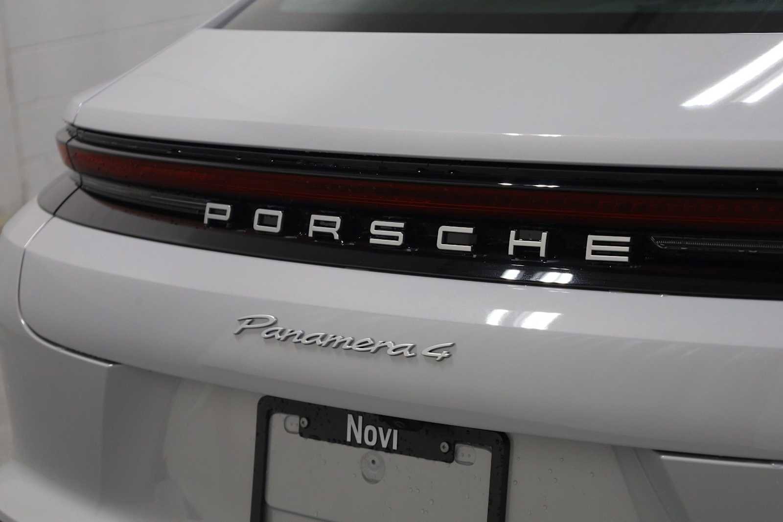 Used 2025 Porsche Panamera 4 image 8