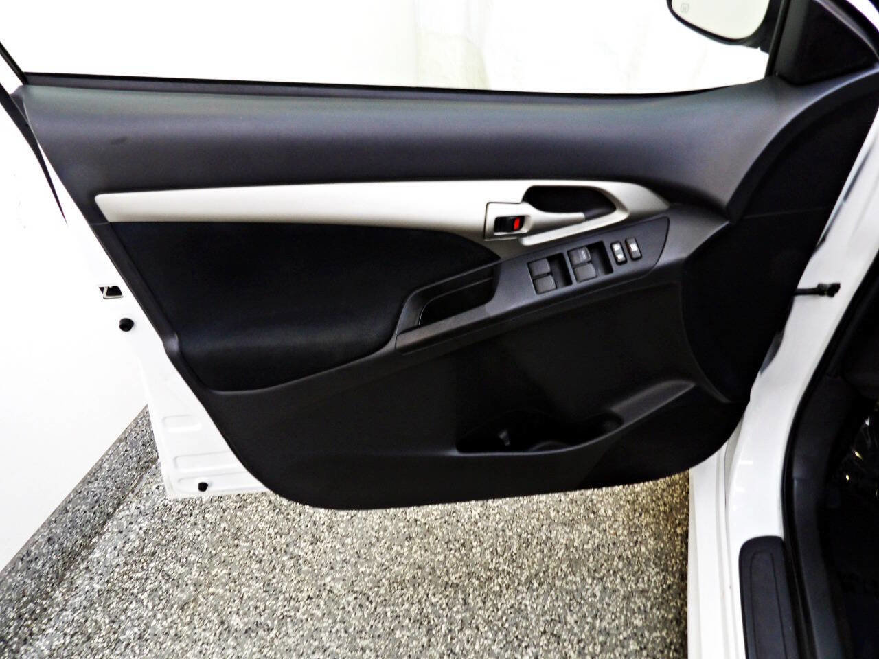 Used 2013 Toyota Matrix L FWD image 7