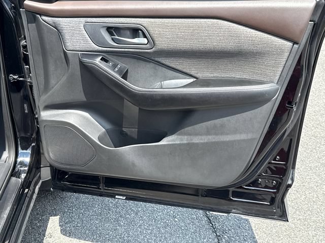 Used 2023 Nissan Rogue SV FWD image 14