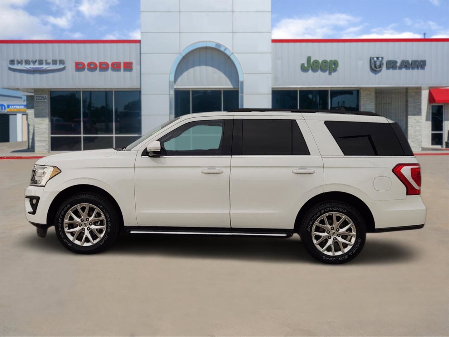 Used 2021 Ford Expedition XLT RWD image 3