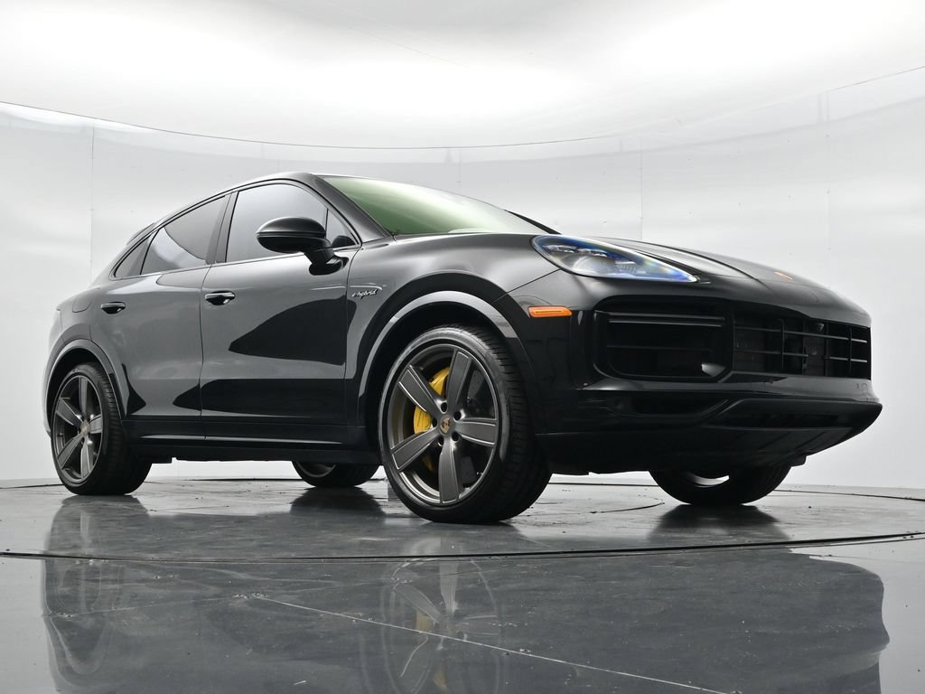 Certified 2023 Porsche Cayenne Turbo S AWD/4WD image 32