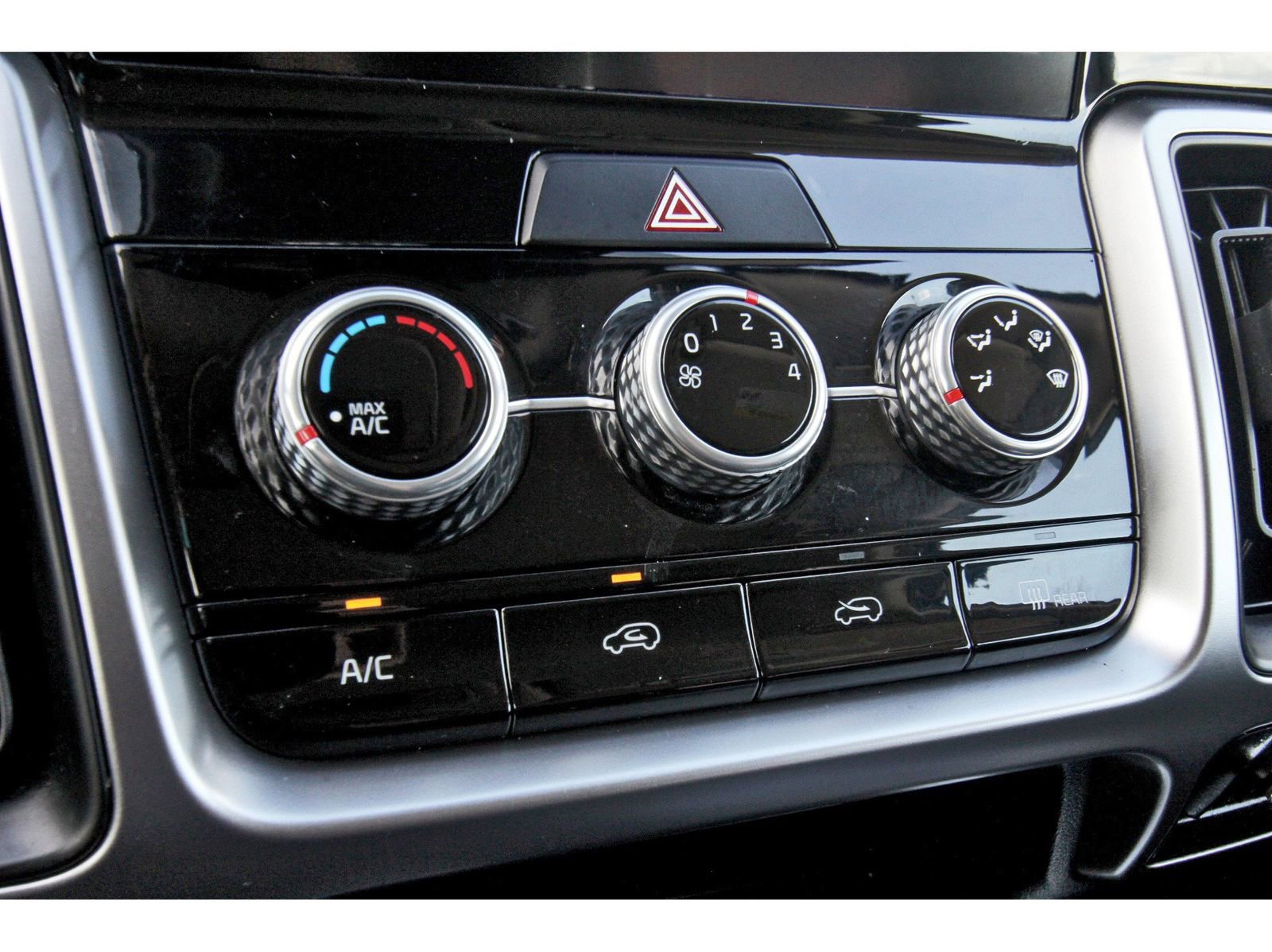 Used 2021 Kia Sorento LX image 26